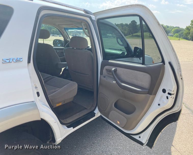 image for item DJ6177 2001 Toyota Sequoia  SUV