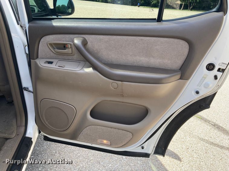 image for item DJ6177 2001 Toyota Sequoia  SUV