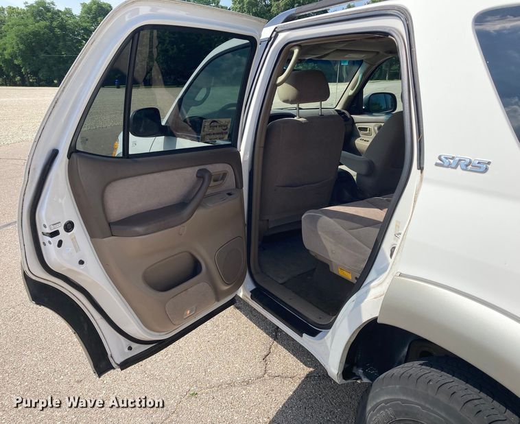 image for item DJ6177 2001 Toyota Sequoia  SUV