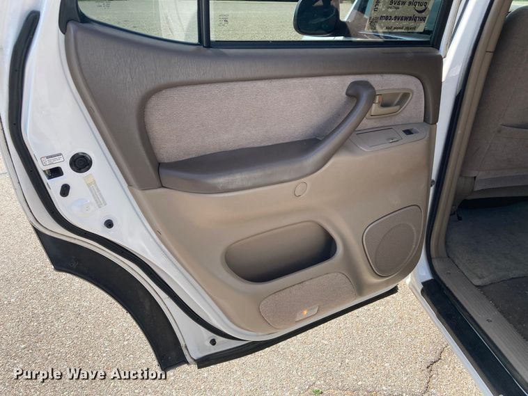 image for item DJ6177 2001 Toyota Sequoia  SUV