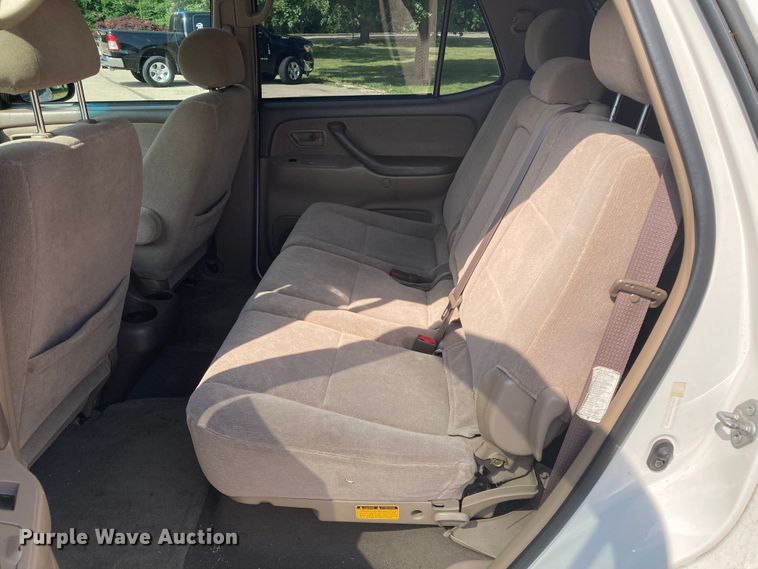 image for item DJ6177 2001 Toyota Sequoia  SUV