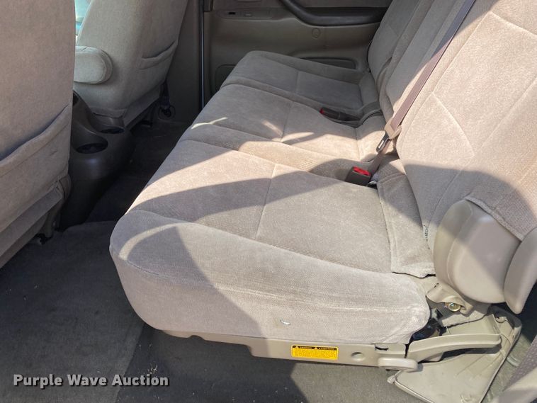 image for item DJ6177 2001 Toyota Sequoia  SUV