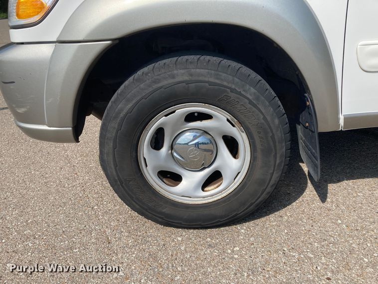 image for item DJ6177 2001 Toyota Sequoia  SUV