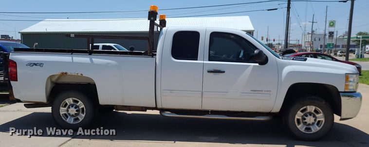image for item DK1882 2010 Chevrolet Silverado 2500HD  Ext. Cab pickup truck