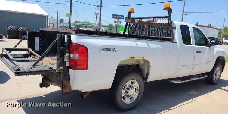 image for item DK1882 2010 Chevrolet Silverado 2500HD  Ext. Cab pickup truck