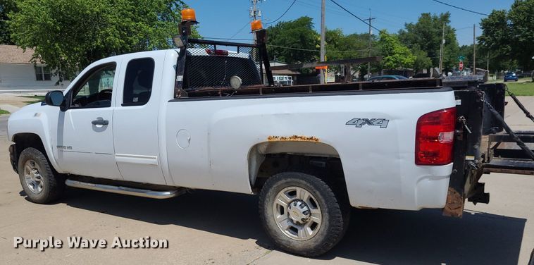 image for item DK1882 2010 Chevrolet Silverado 2500HD  Ext. Cab pickup truck
