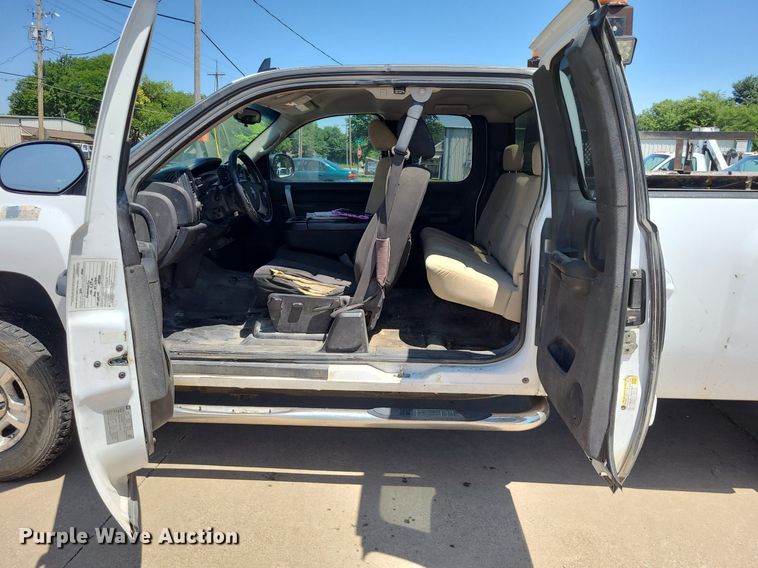 image for item DK1882 2010 Chevrolet Silverado 2500HD  Ext. Cab pickup truck