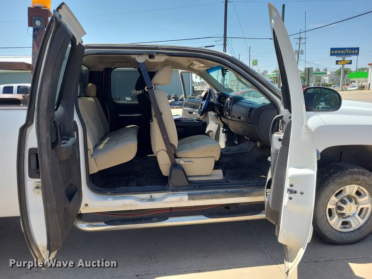 image for item DK1882 2010 Chevrolet Silverado 2500HD  Ext. Cab pickup truck