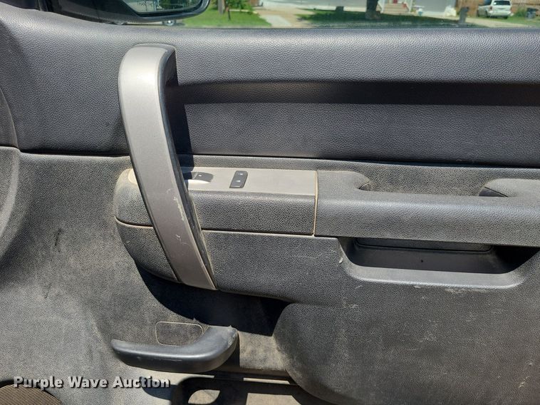 image for item DK1882 2010 Chevrolet Silverado 2500HD  Ext. Cab pickup truck