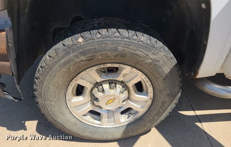 image for item DK1882 2010 Chevrolet Silverado 2500HD  Ext. Cab pickup truck