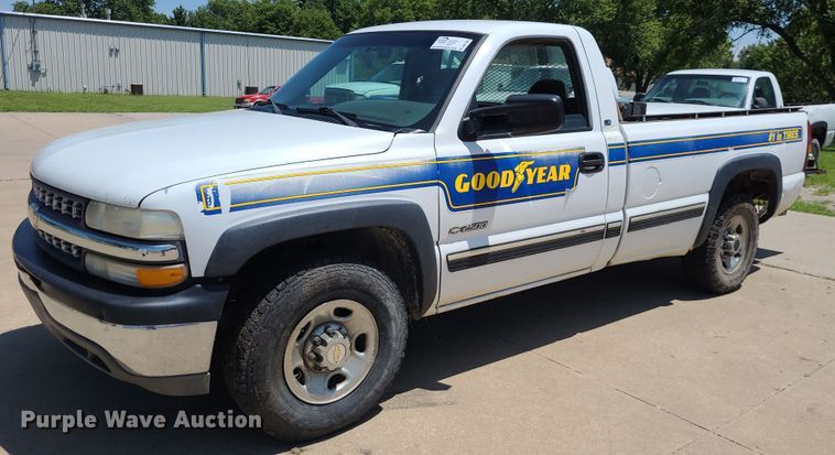 image for item DK1883 2002 Chevrolet Silverado 2500  pickup truck