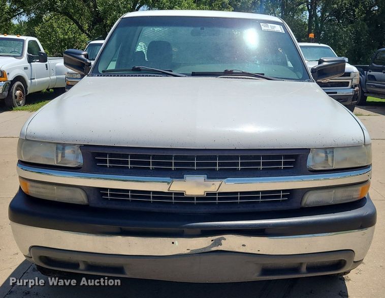 image for item DK1883 2002 Chevrolet Silverado 2500  pickup truck