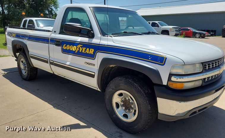 image for item DK1883 2002 Chevrolet Silverado 2500  pickup truck