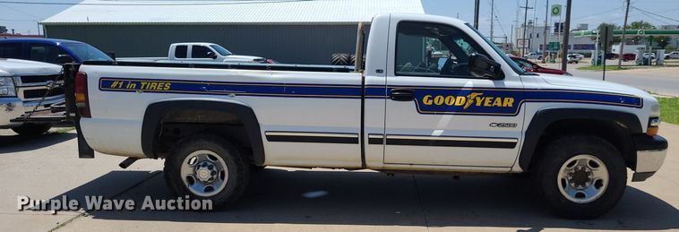 image for item DK1883 2002 Chevrolet Silverado 2500  pickup truck