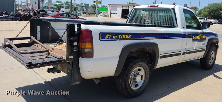 image for item DK1883 2002 Chevrolet Silverado 2500  pickup truck