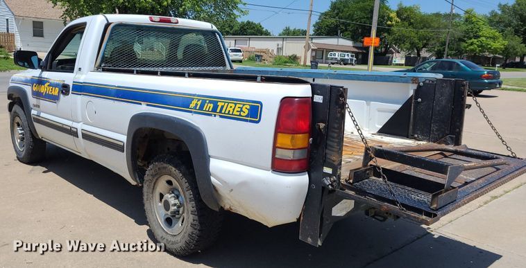 image for item DK1883 2002 Chevrolet Silverado 2500  pickup truck