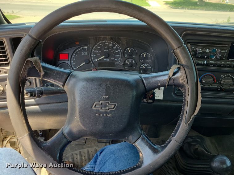 image for item DK1883 2002 Chevrolet Silverado 2500  pickup truck