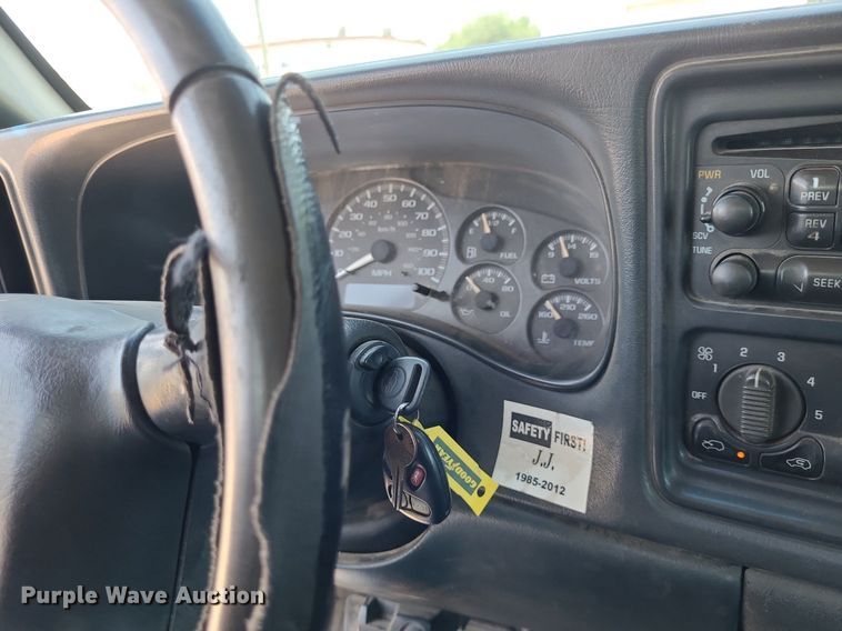 image for item DK1883 2002 Chevrolet Silverado 2500  pickup truck