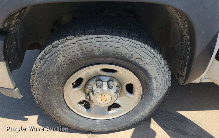 image for item DK1883 2002 Chevrolet Silverado 2500  pickup truck