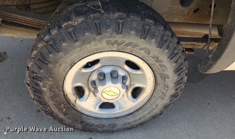 image for item DK1883 2002 Chevrolet Silverado 2500  pickup truck