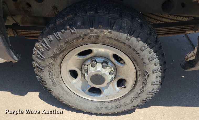 image for item DK1883 2002 Chevrolet Silverado 2500  pickup truck