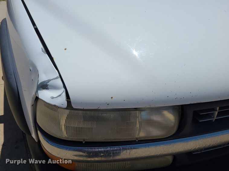 image for item DK1884 2001 Chevrolet Silverado 2500  pickup truck