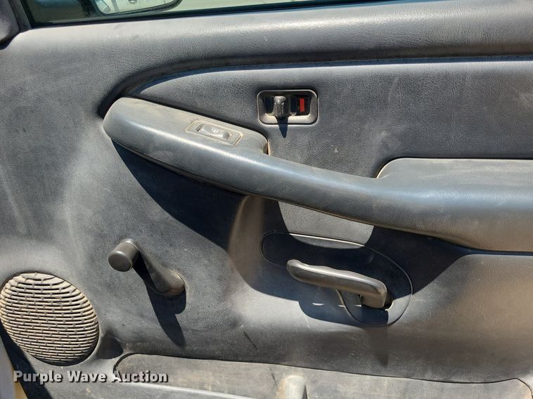 image for item DK1884 2001 Chevrolet Silverado 2500  pickup truck