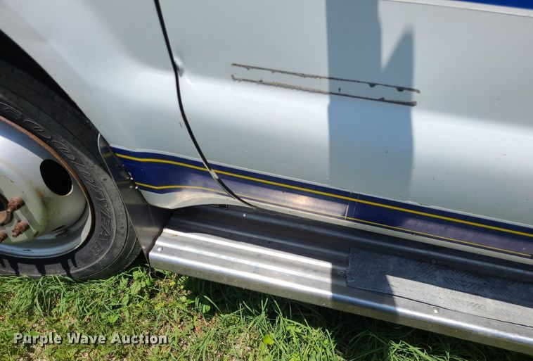 image for item DK1885 2000 Ford F550 Super Duty XL  utility / service truck