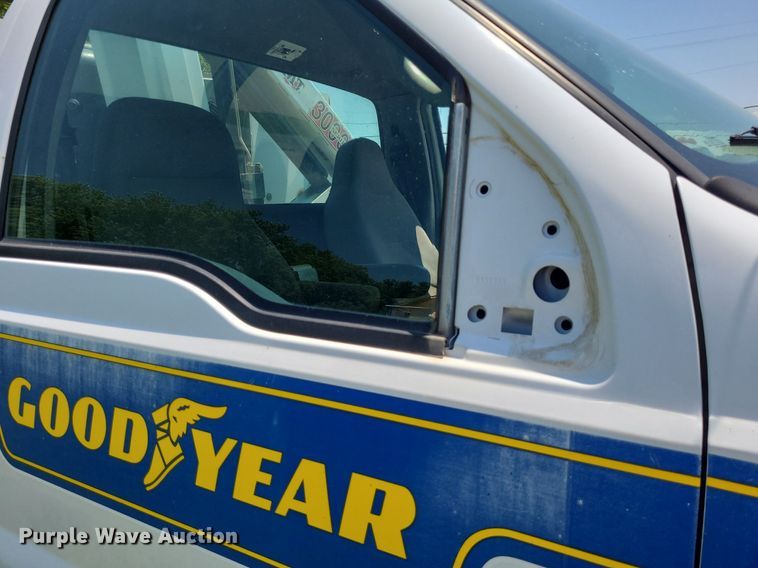 image for item DK1885 2000 Ford F550 Super Duty XL  utility / service truck