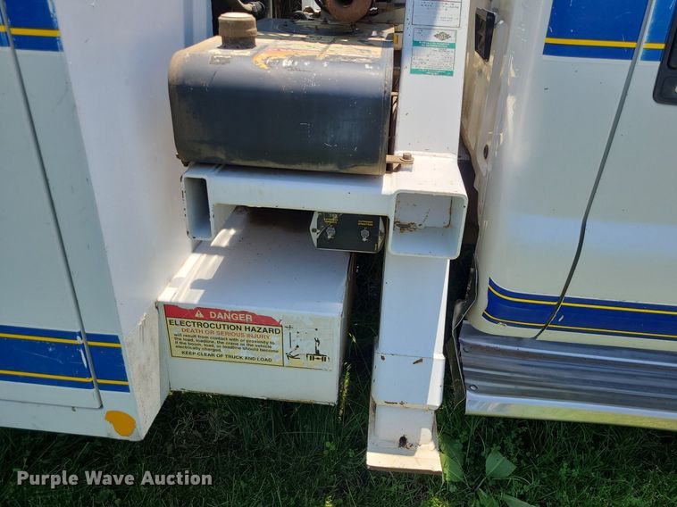 image for item DK1885 2000 Ford F550 Super Duty XL  utility / service truck