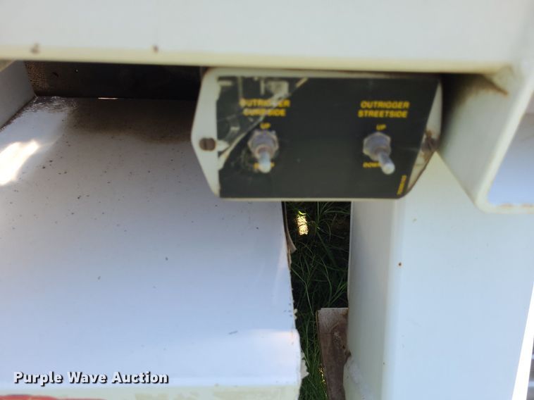 image for item DK1885 2000 Ford F550 Super Duty XL  utility / service truck