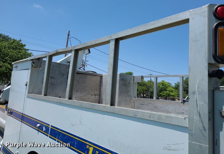 image for item DK1885 2000 Ford F550 Super Duty XL  utility / service truck