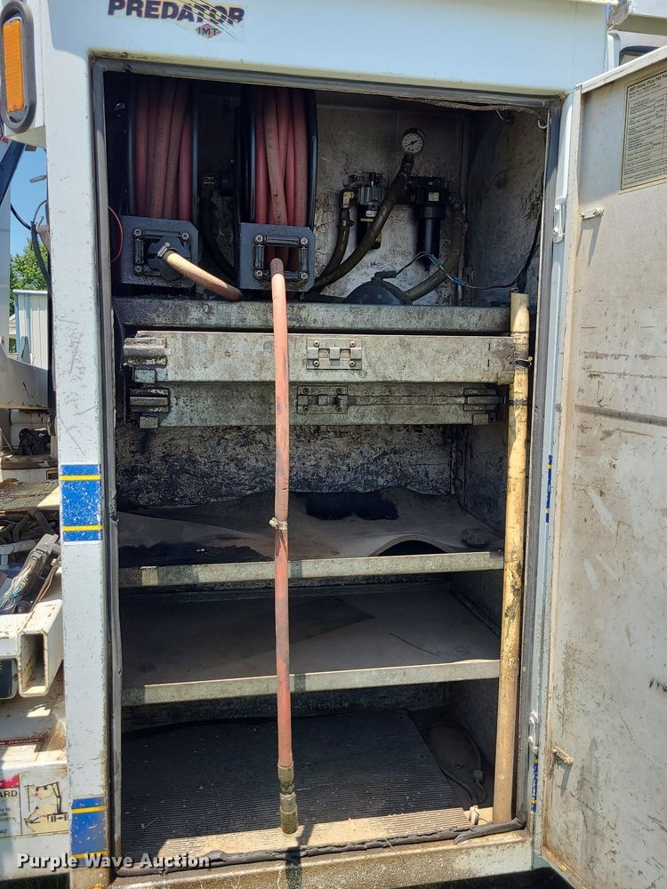 image for item DK1885 2000 Ford F550 Super Duty XL  utility / service truck