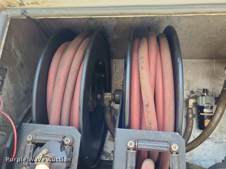 image for item DK1885 2000 Ford F550 Super Duty XL  utility / service truck