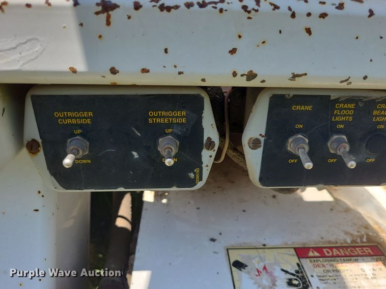 image for item DK1885 2000 Ford F550 Super Duty XL  utility / service truck