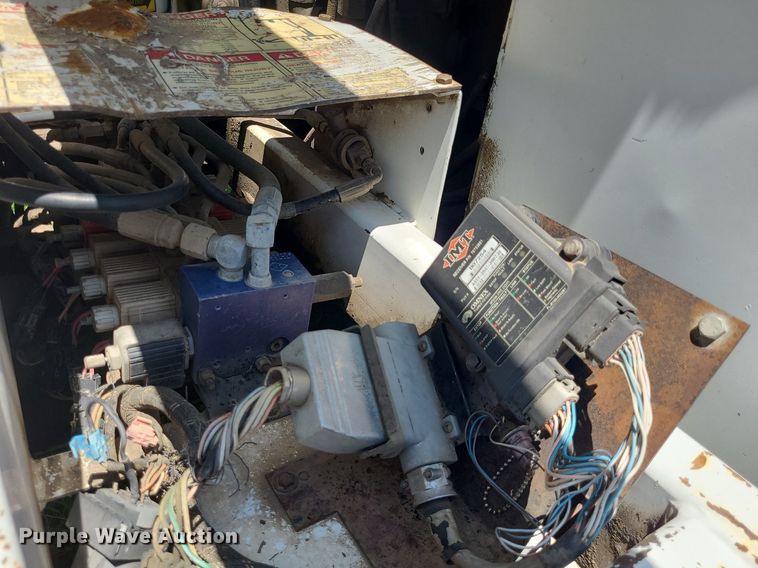 image for item DK1885 2000 Ford F550 Super Duty XL  utility / service truck