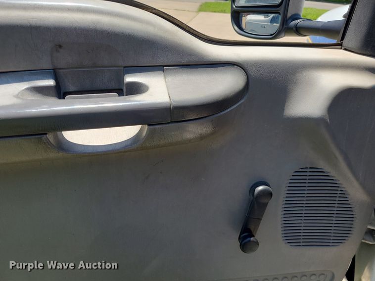 image for item DK1885 2000 Ford F550 Super Duty XL  utility / service truck