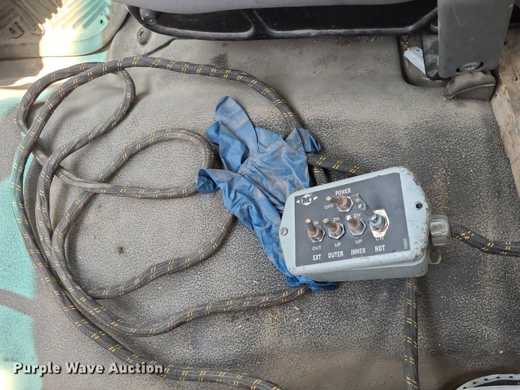 image for item DK1885 2000 Ford F550 Super Duty XL  utility / service truck