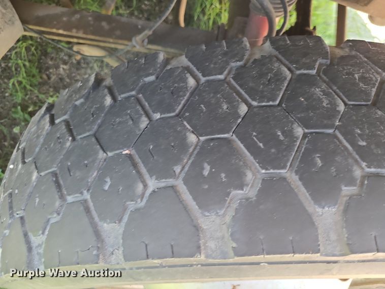 image for item DK1885 2000 Ford F550 Super Duty XL  utility / service truck