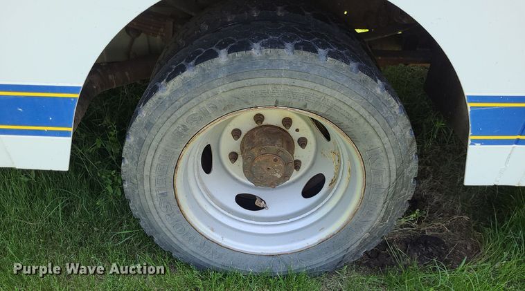 image for item DK1885 2000 Ford F550 Super Duty XL  utility / service truck