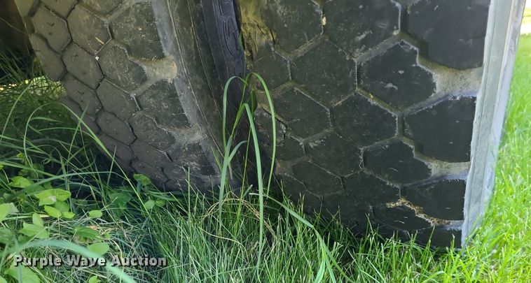 image for item DK1885 2000 Ford F550 Super Duty XL  utility / service truck