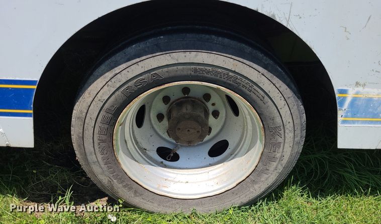 image for item DK1885 2000 Ford F550 Super Duty XL  utility / service truck