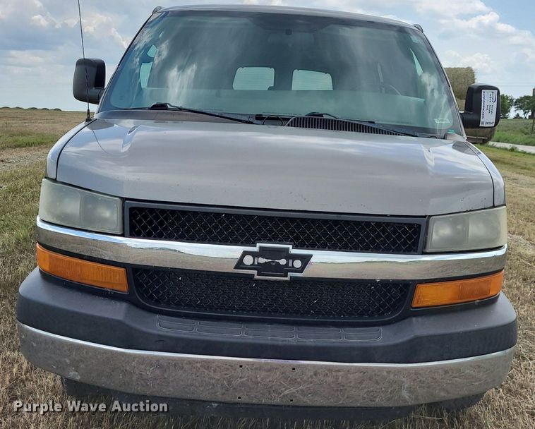image for item DK1947 2006 Chevrolet Express 3500  van