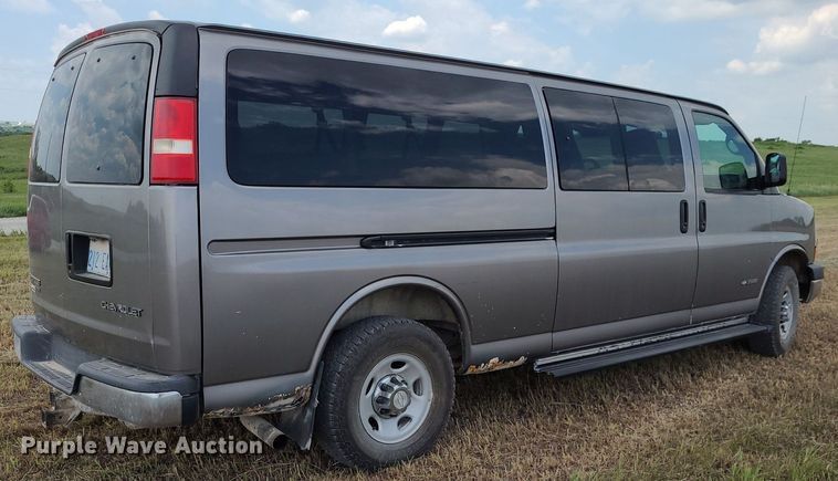 image for item DK1947 2006 Chevrolet Express 3500  van