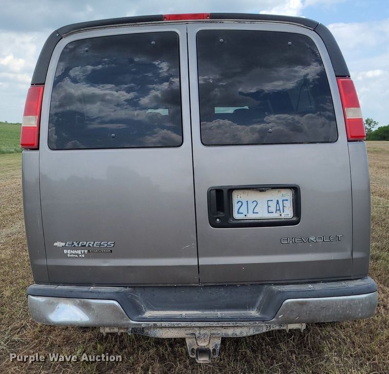image for item DK1947 2006 Chevrolet Express 3500  van
