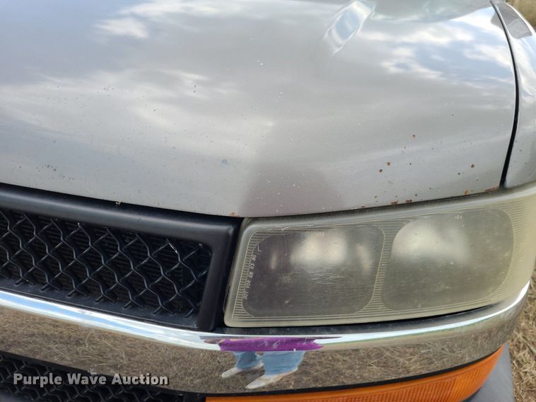 image for item DK1947 2006 Chevrolet Express 3500  van