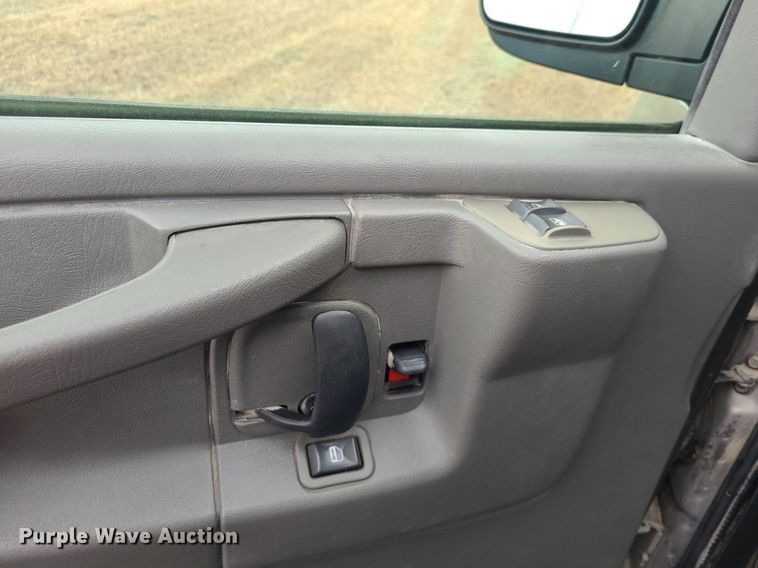 image for item DK1947 2006 Chevrolet Express 3500  van