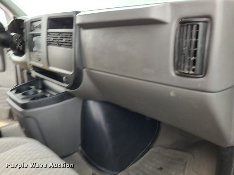 image for item DK1947 2006 Chevrolet Express 3500  van