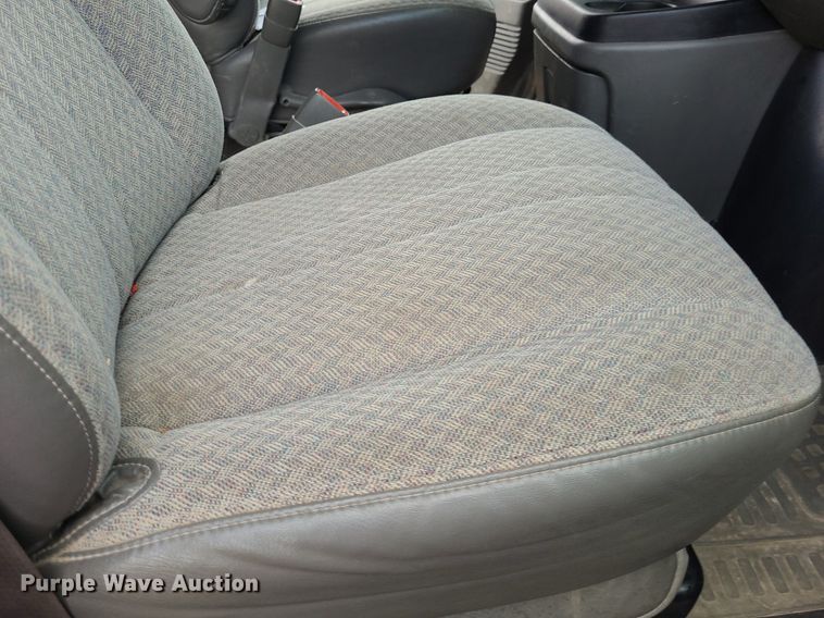 image for item DK1947 2006 Chevrolet Express 3500  van