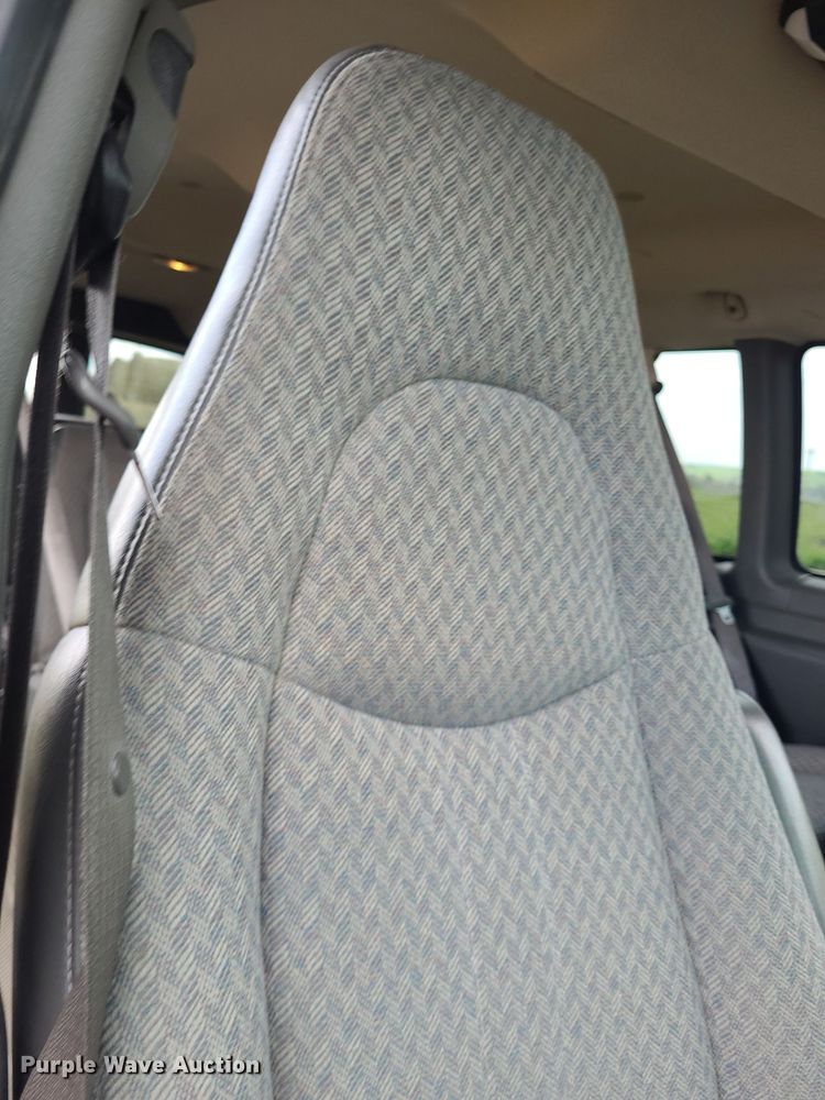 image for item DK1947 2006 Chevrolet Express 3500  van